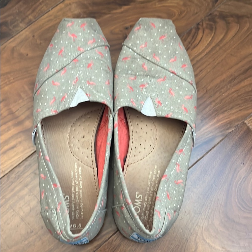 TOMS Women's Gray and Pink Slip-On Shoes